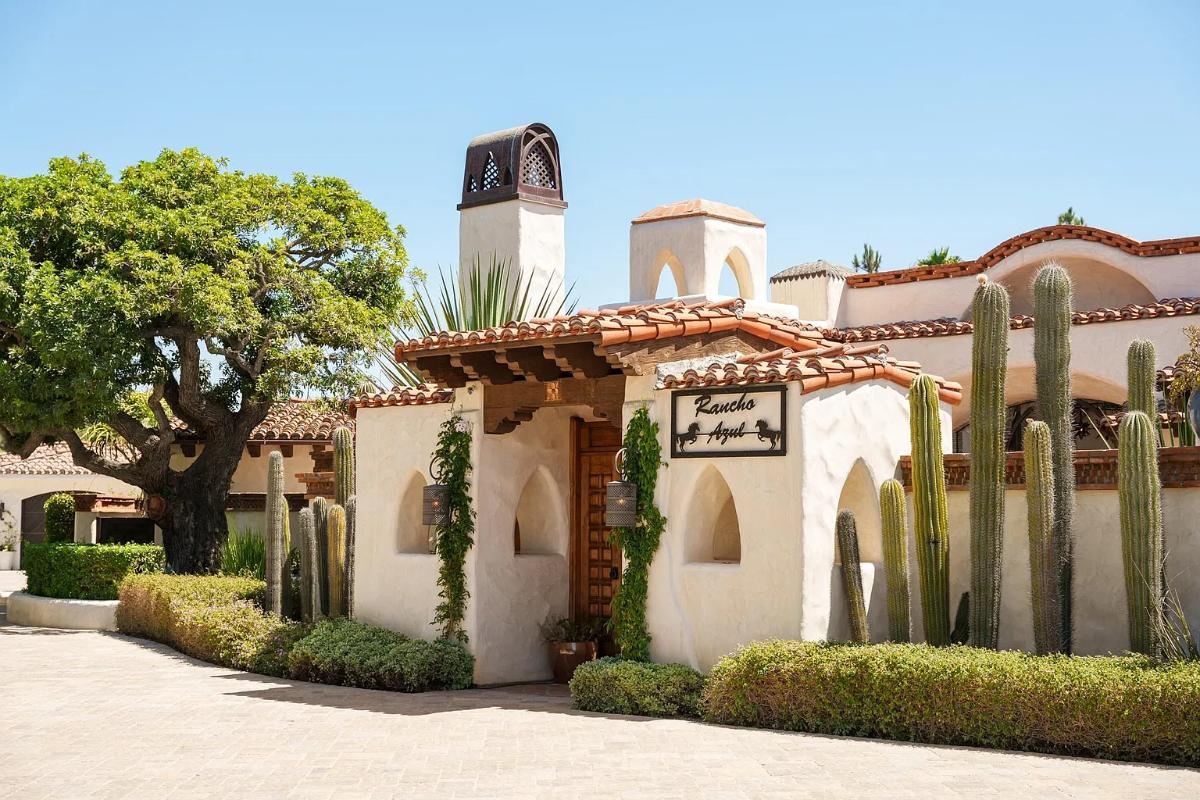 Front entry of the mansion.
