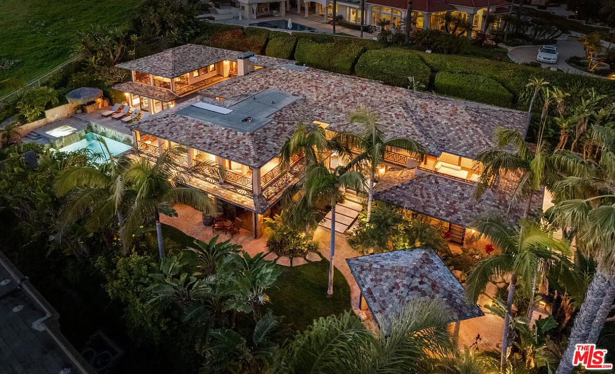 Aerial view of the mansion.