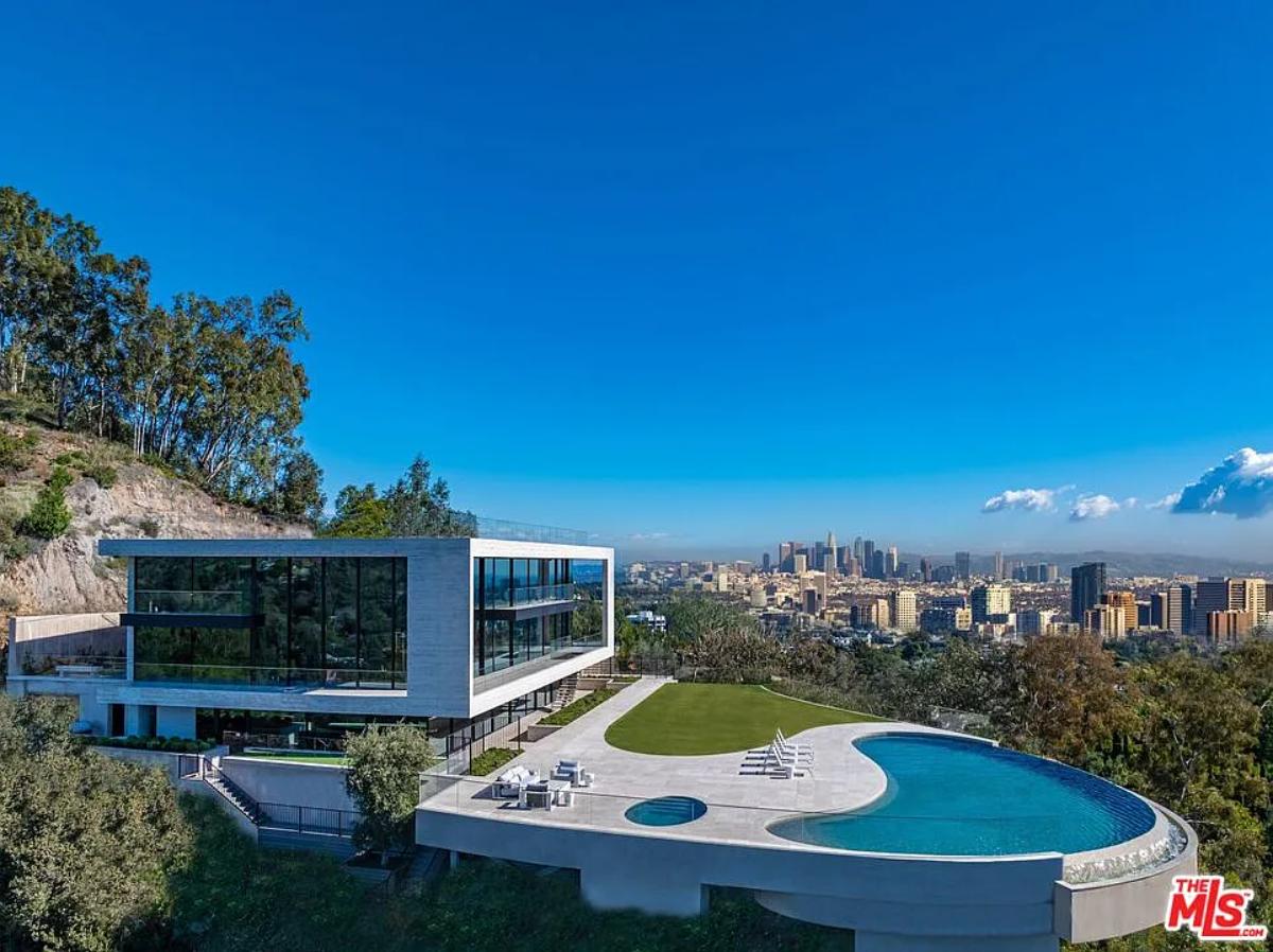 Side view of the mansion with a pool.