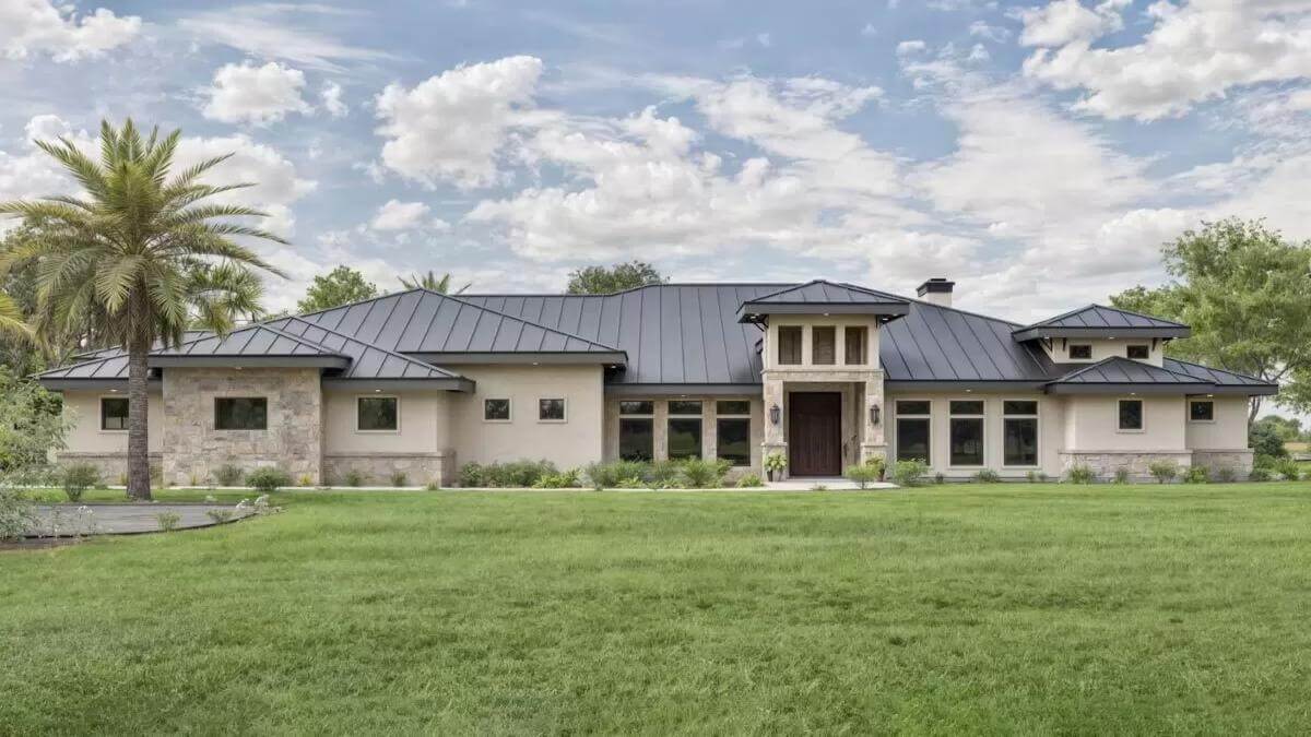 4-Bedroom Hill Country Home with Wet Bar and Covered Patio (Floor Plan)