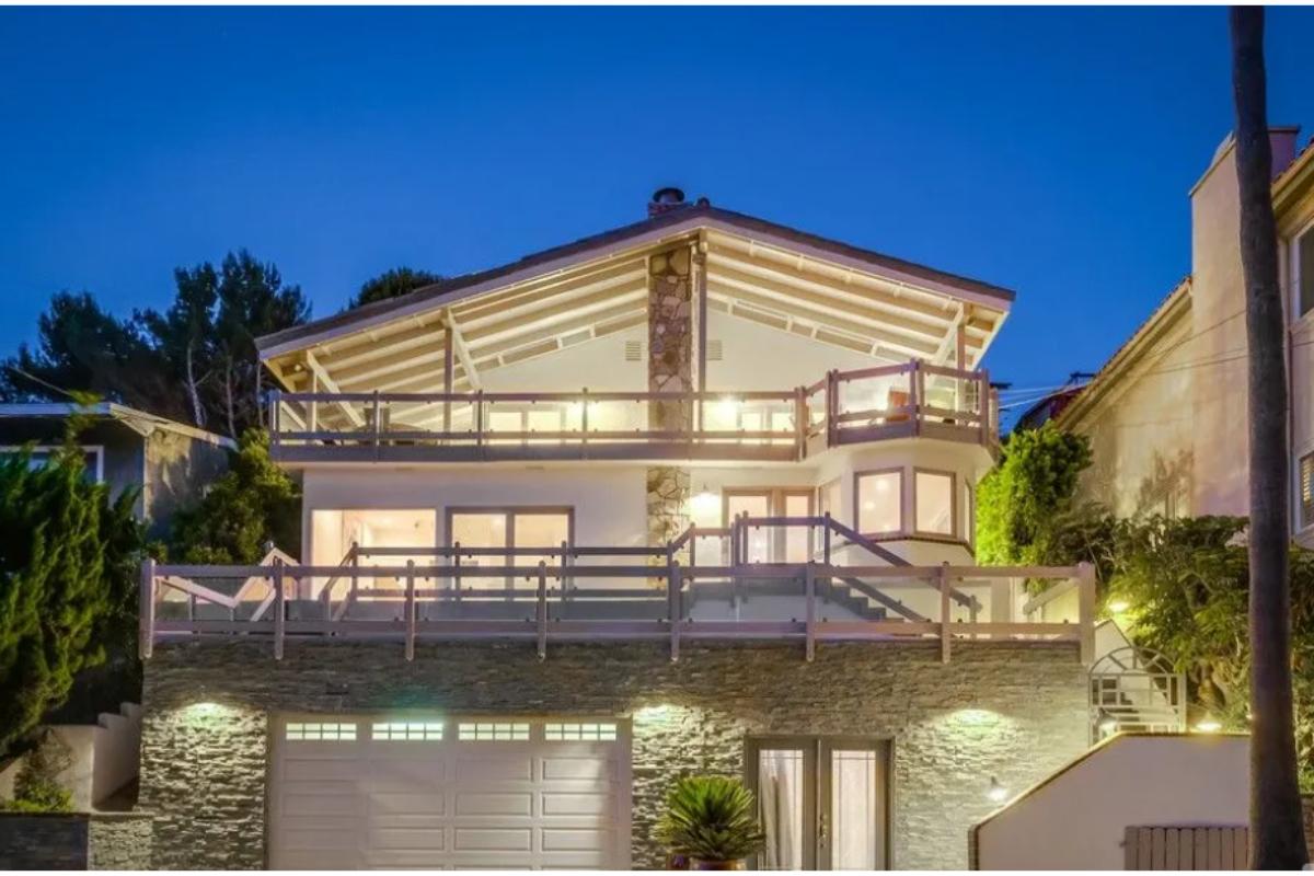 3-Bedroom Home with Ocean Views and Expansive Balcony 