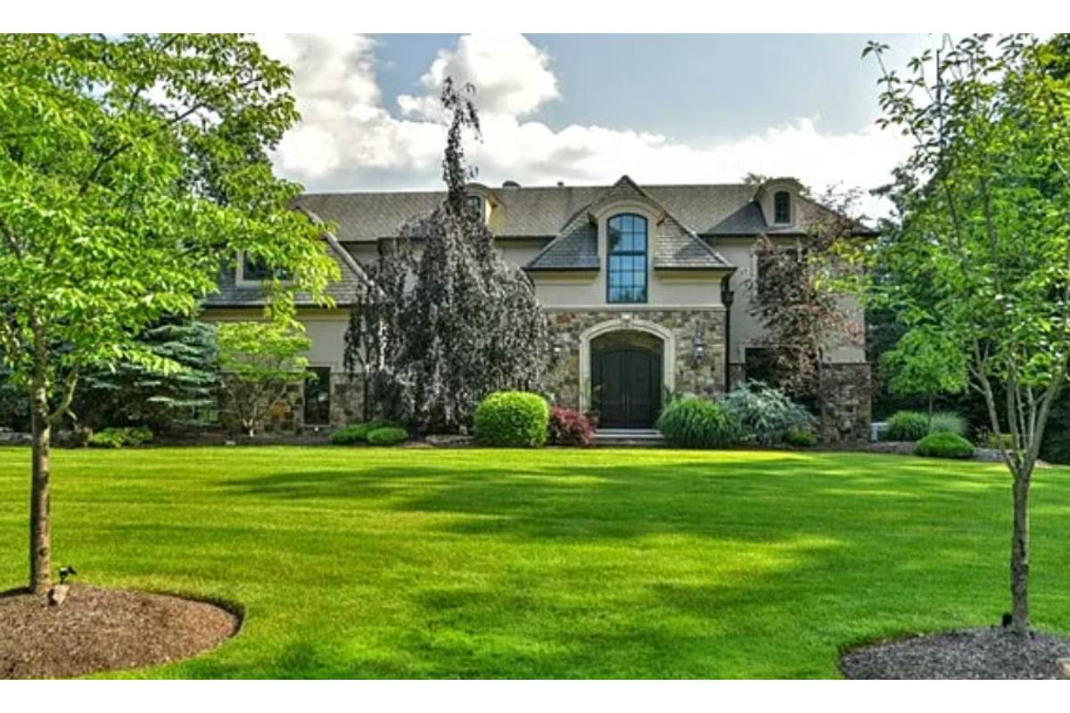 6-Bedroom Mansion 