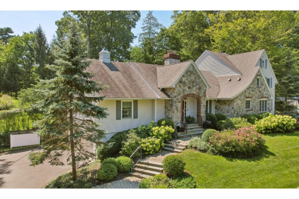 5-Bedroom Home with Outdoor Fireplace and Home Gym 