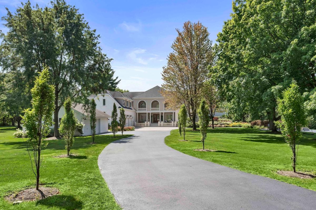 Front view of the mansion.