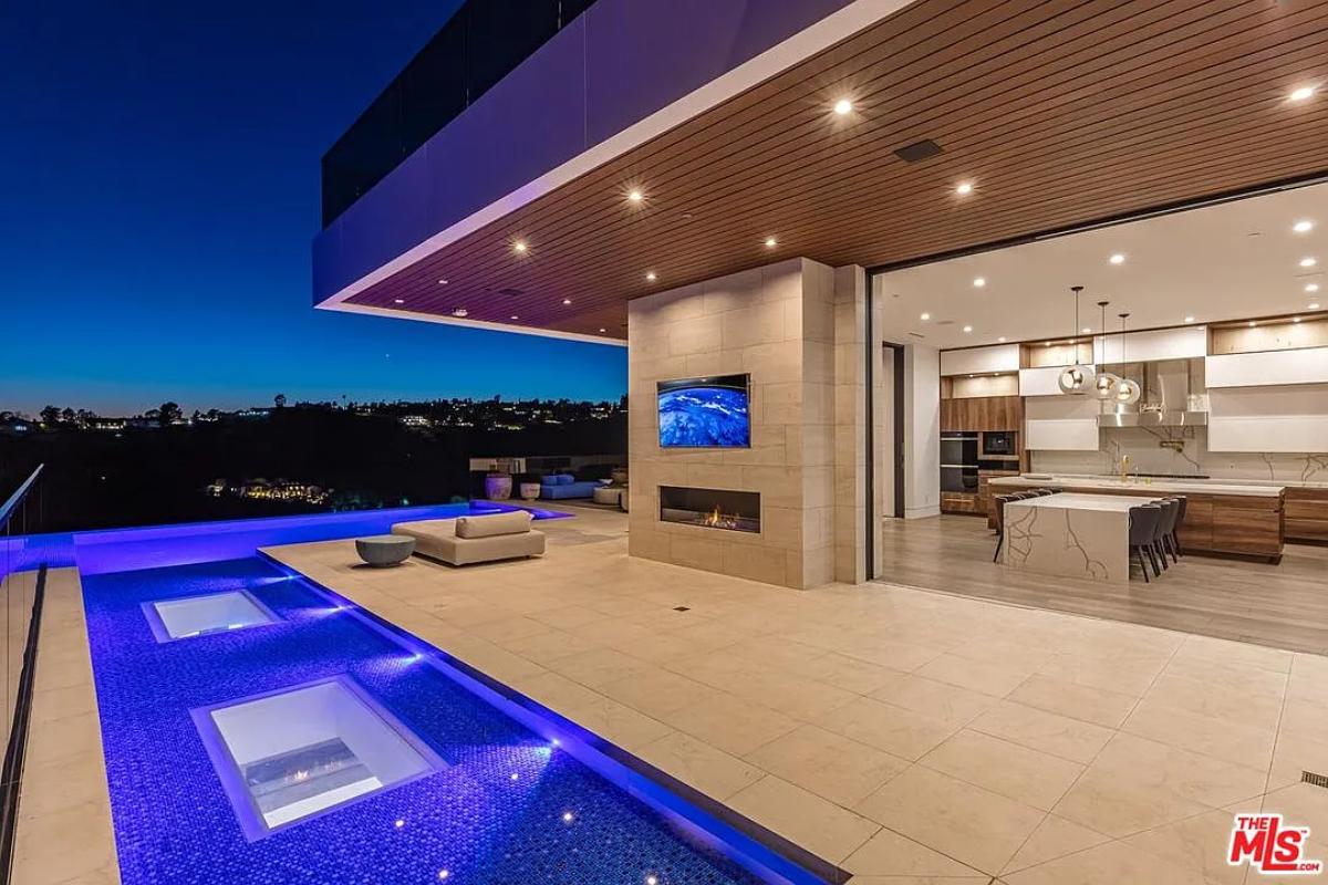 Pool with custom lighting.
