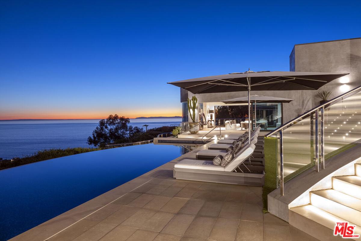 Pool overlooking the ocean.