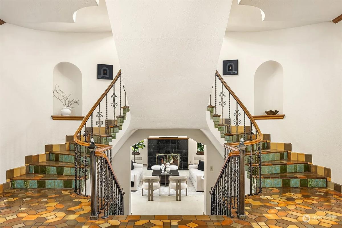 Dual stairs