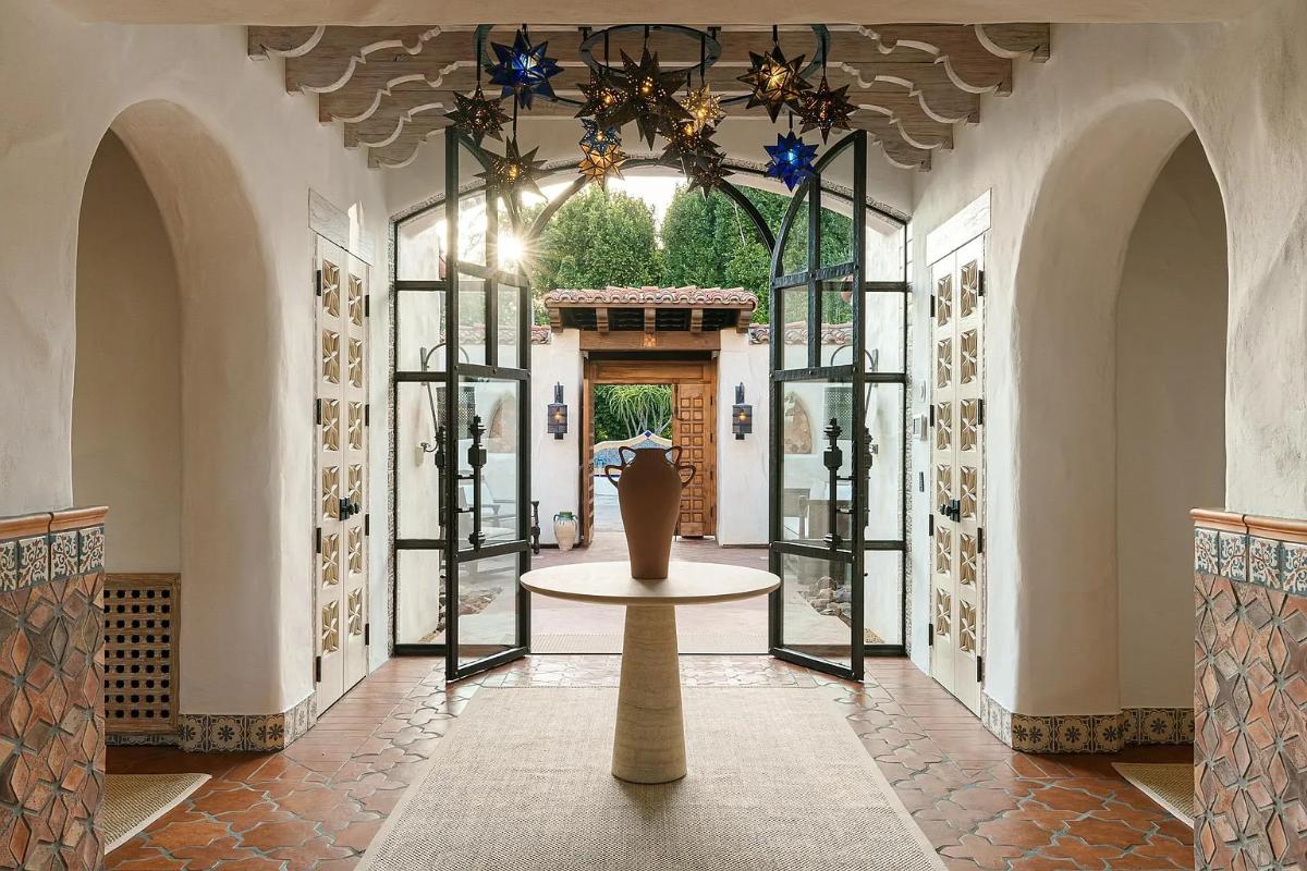 Foyer with a round table and a vase.