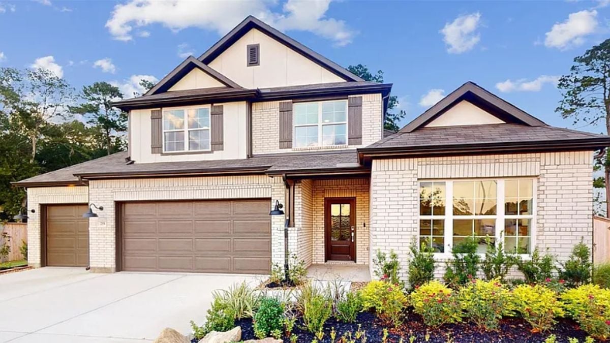 4-Bedroom Traditional Style Single Family Home