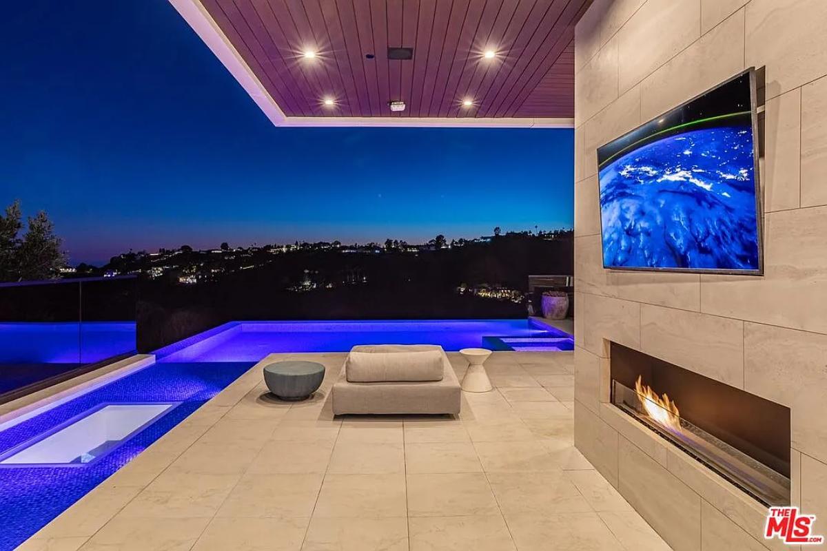 Pool with custom lighting.