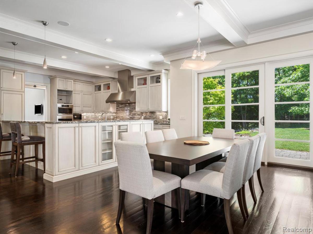 Breakfast nook adjacent to the kitchen.