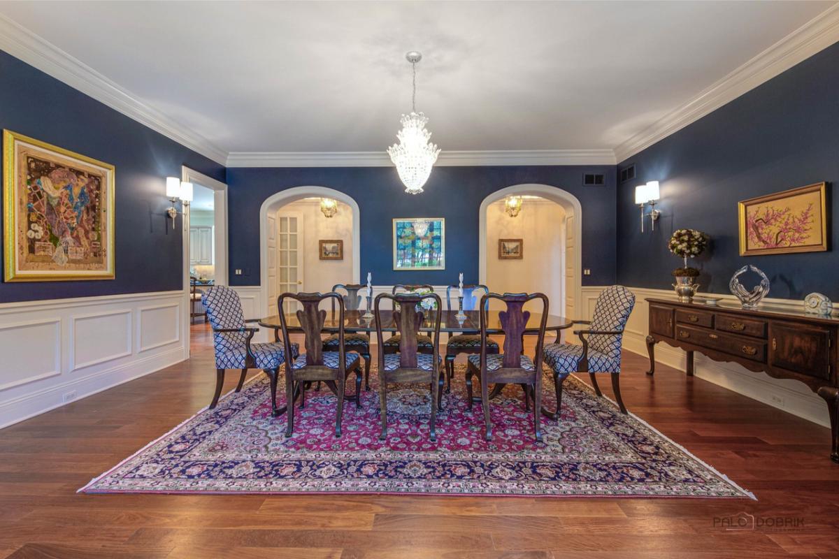 Dining room with a chandelier.