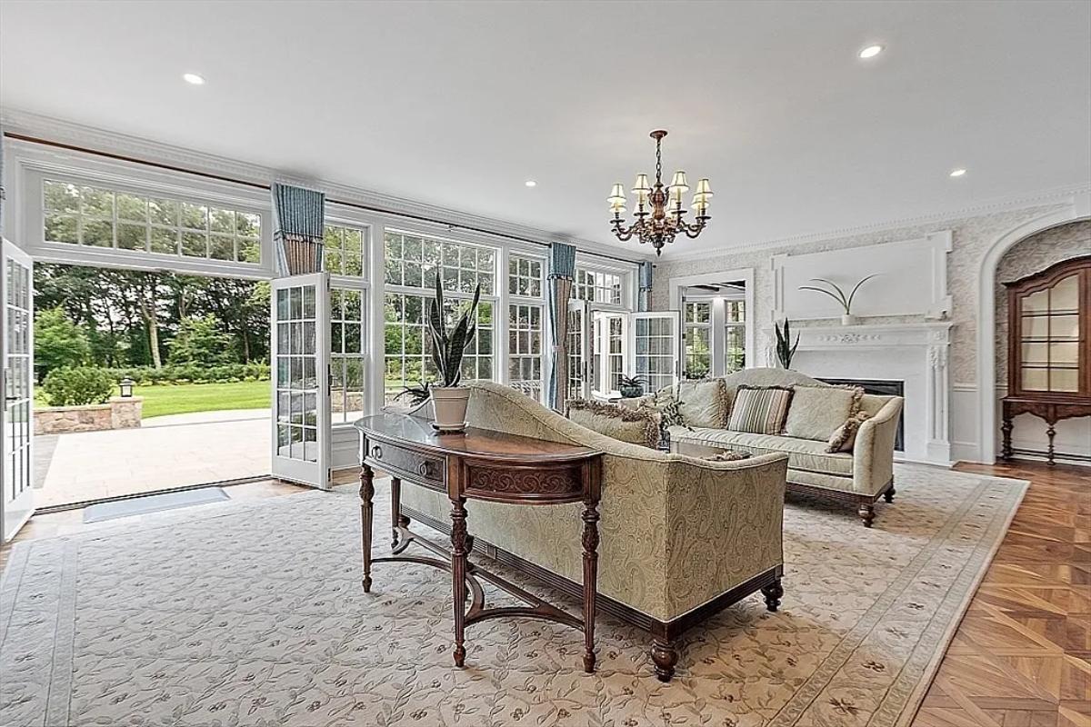 Living room with a chandelier and a fireplace.