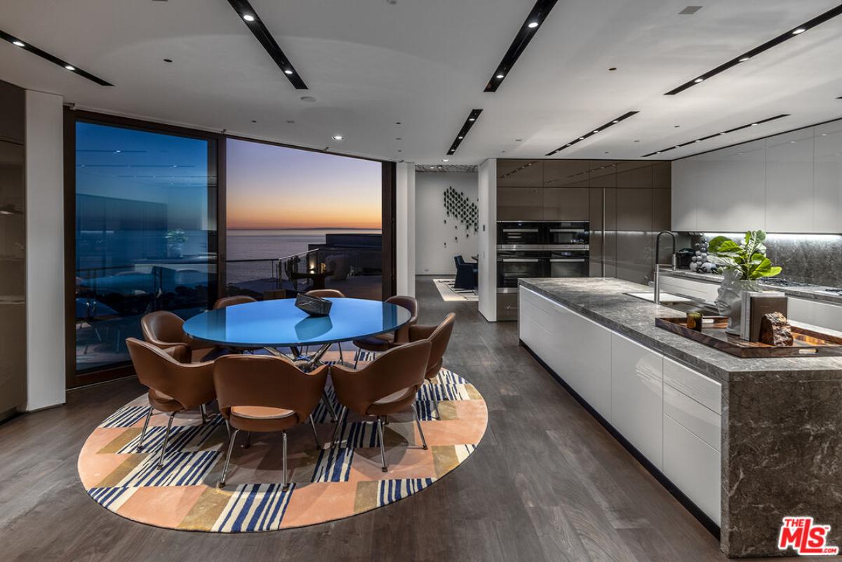 Breakfast nook adjacent to the kitchen.