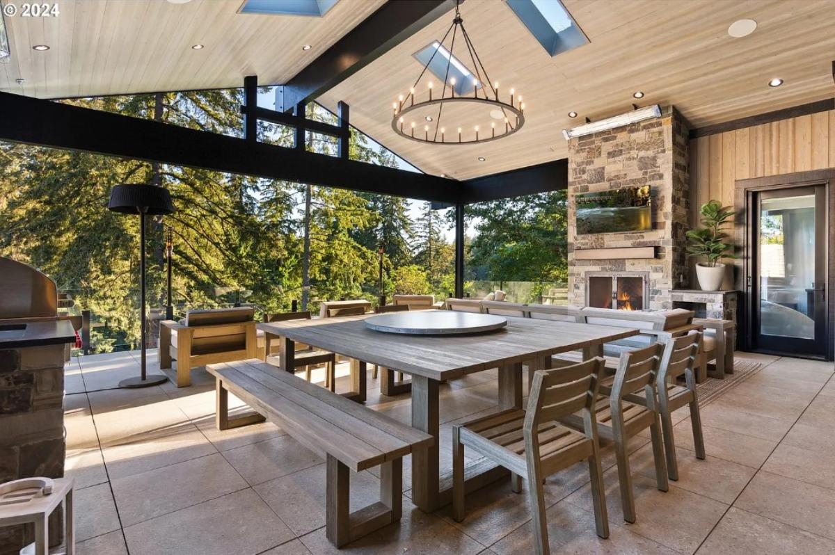Outdoor dining area