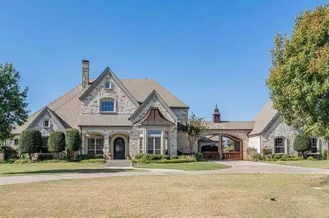 5-Bedroom Tottenham Traditional Home with Wet Bar and Balcony (Floor Plan)