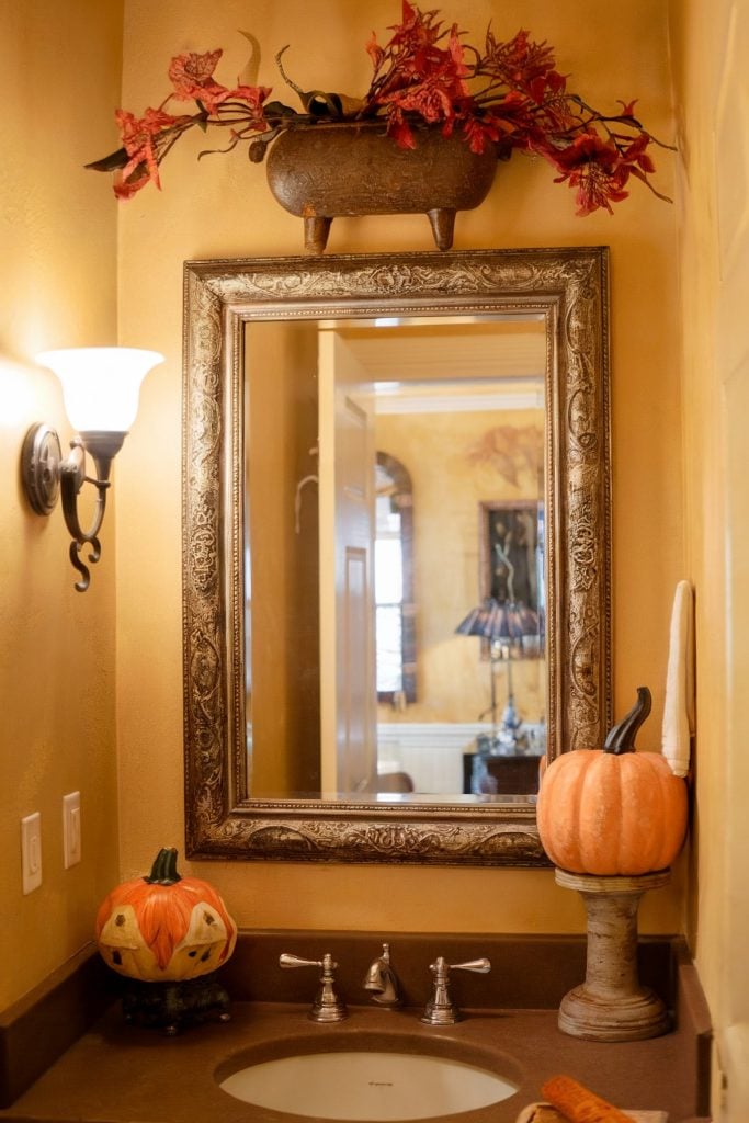 22 Creative Fall Bathroom Decor Ideas