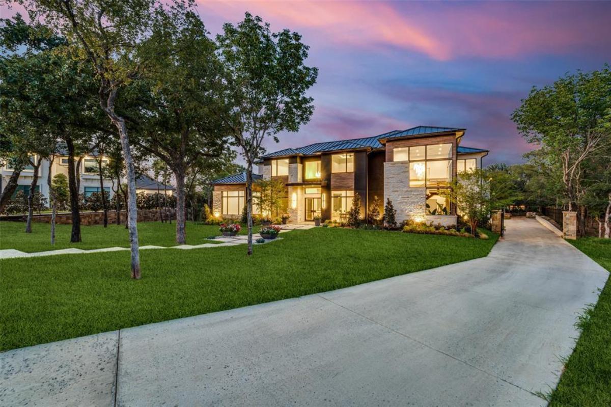 Front view of the mansion with a driveway.