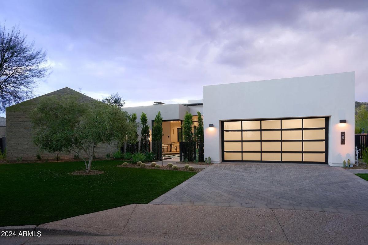 5,600 Sq. Ft. Property in Paradise Valley, AZ ($6,495,000)