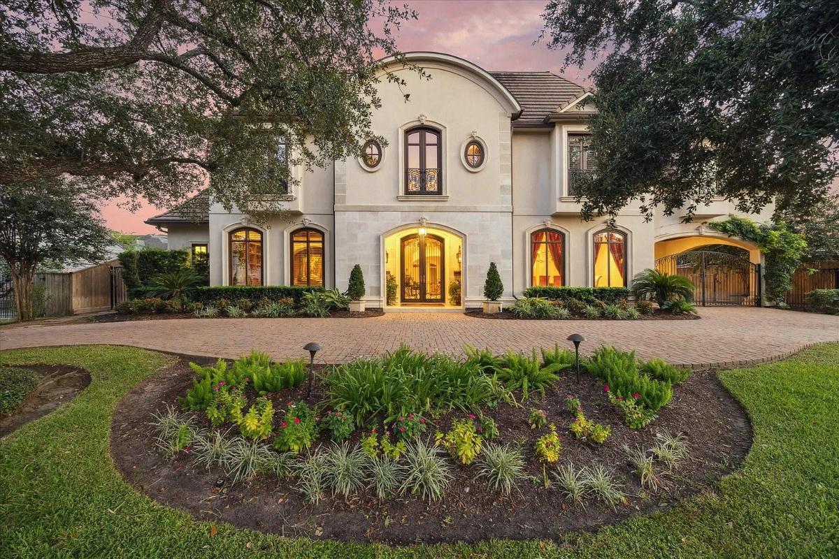 8,396 Sq. Ft. Mansion in Houston, TX ($3,150,000)