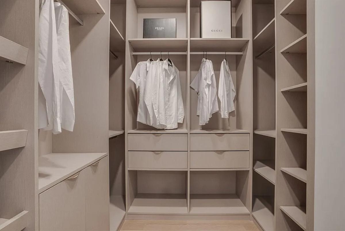 Walk-in closet