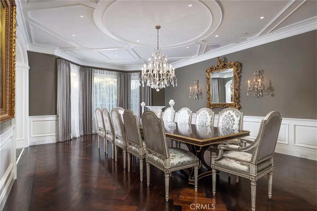 Dining room with a chandelier.