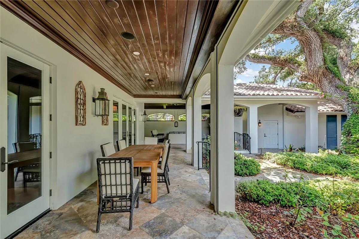 Outdoor dining area