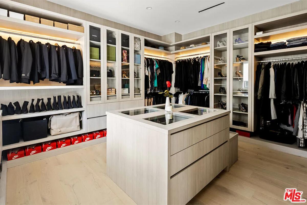 Walk-in closet