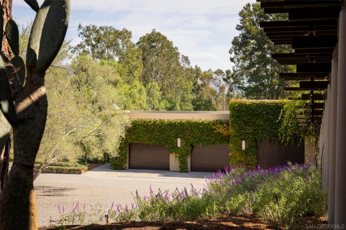 Garage with spacious driveway.