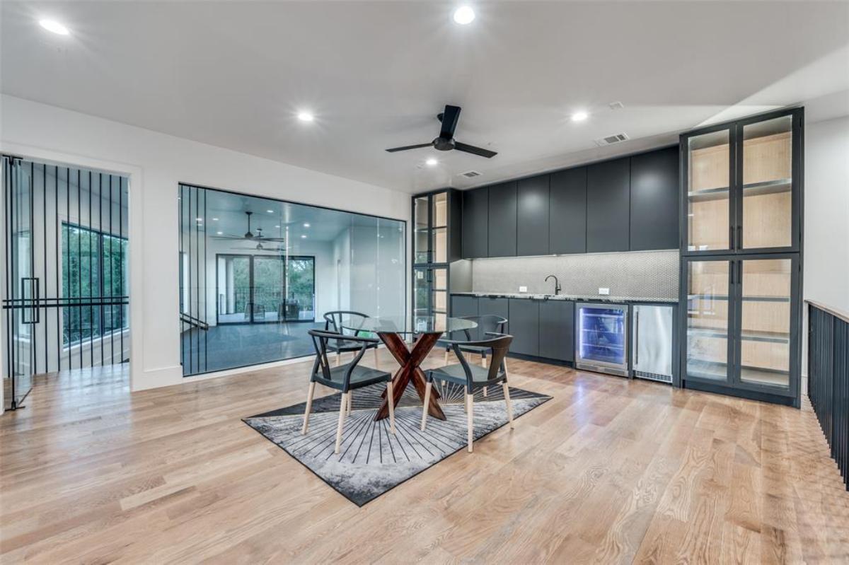 Breakfast nook adjacent to the kitchen.