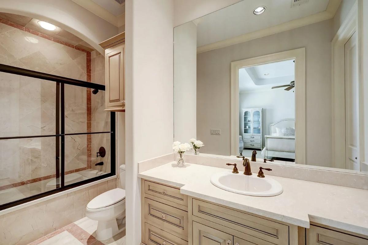 Bathroom with a sink, toilet and a walk-in shower.