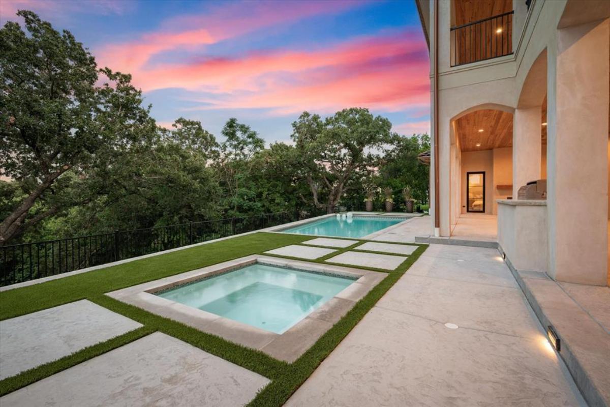 Pool with a jacuzzi.