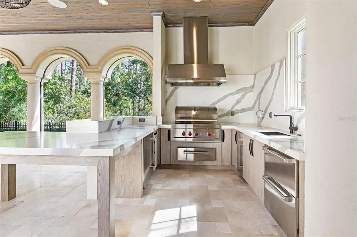 Outdoor kitchen