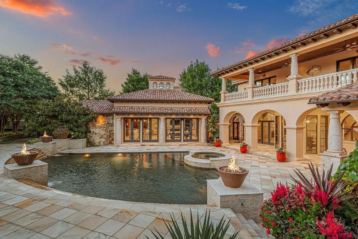 Pool with a casita.