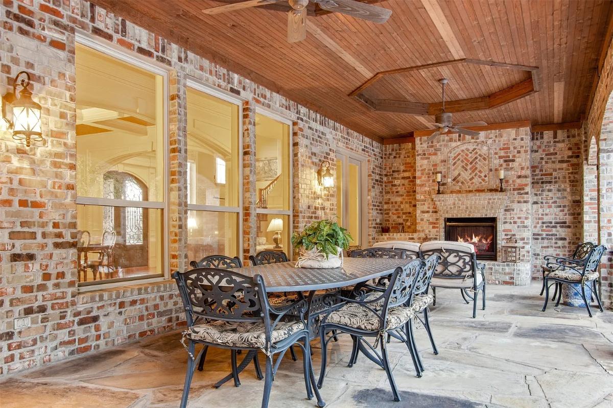 Outdoor dining space