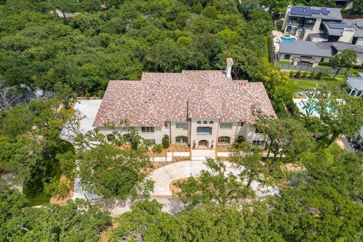 Aerial view of the mansion.