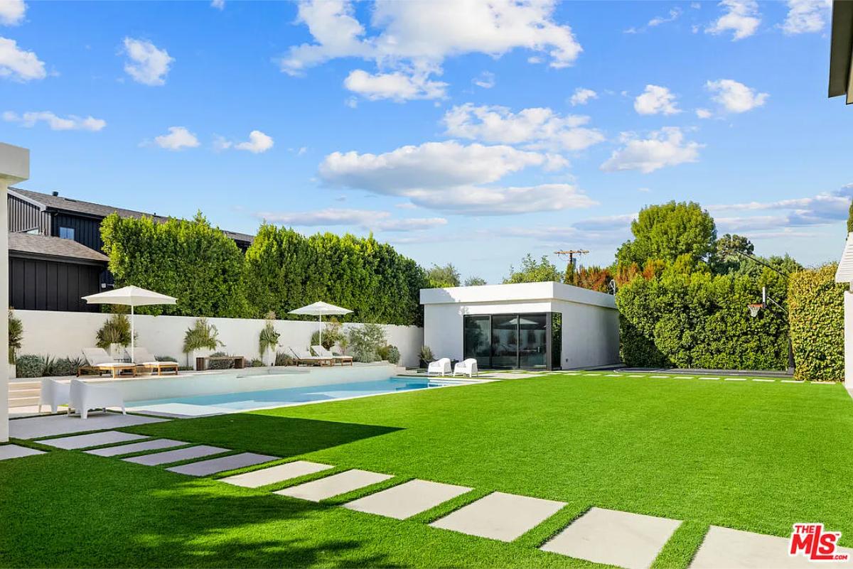 Pool with a guest house.