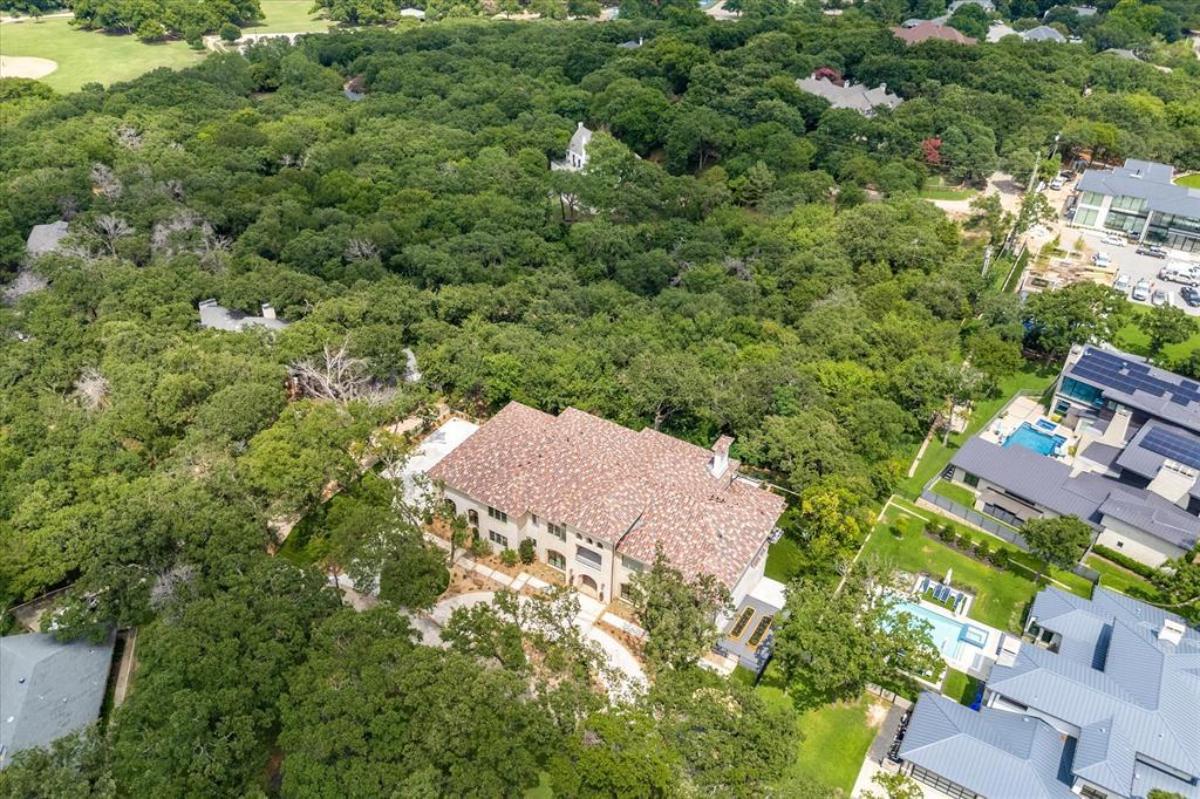 Aerial view of the mansion.