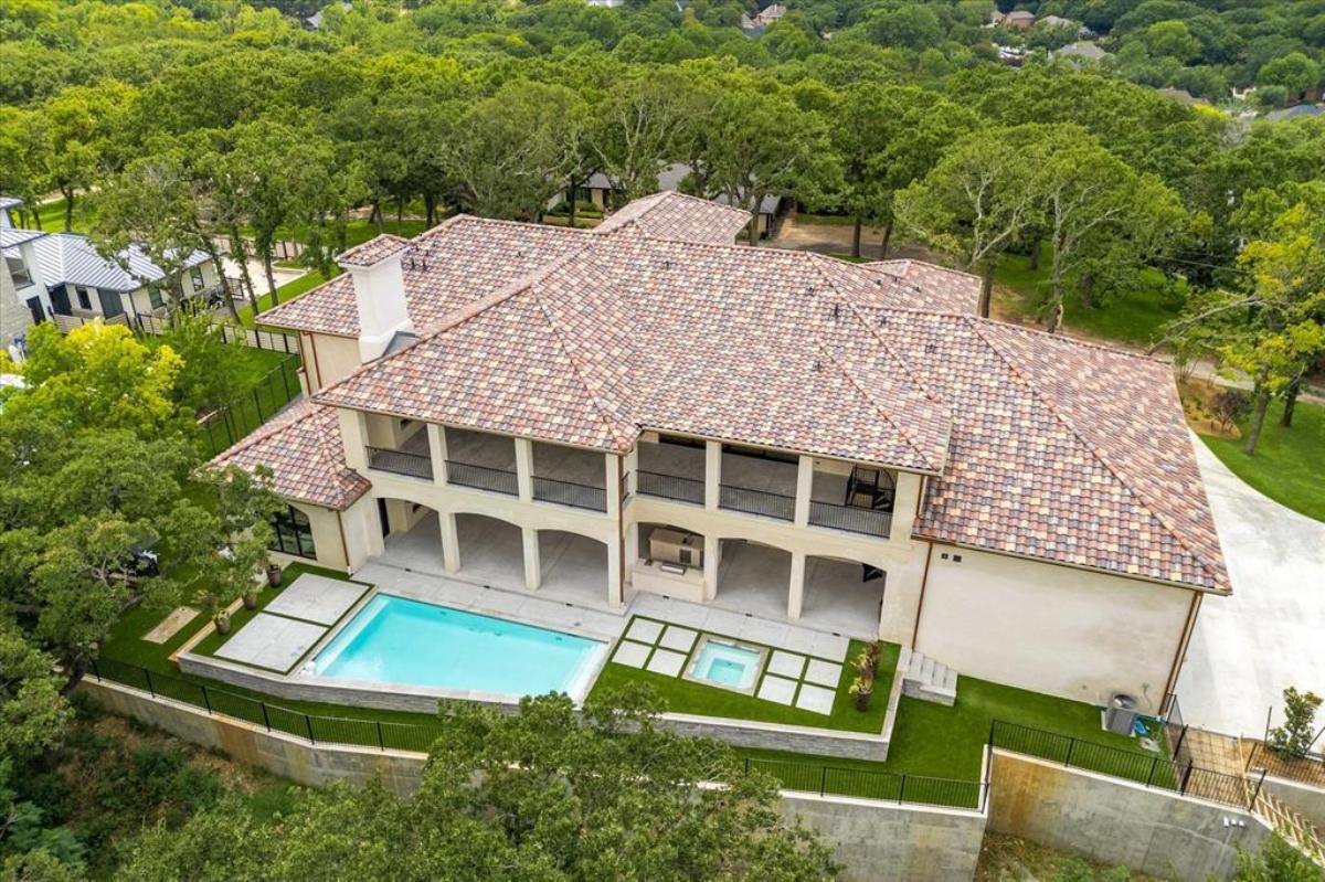 Aerial view of the mansion.