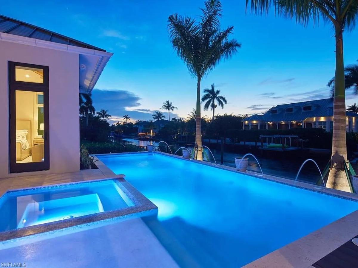 Pool with water features.
