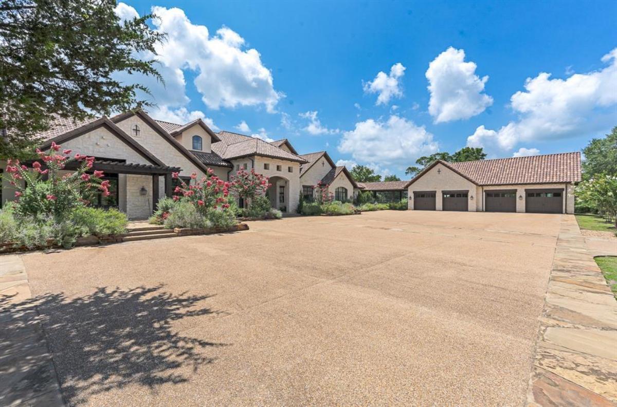 Side view of the mansion with garage.