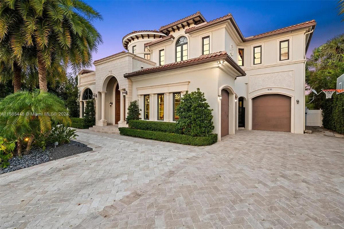 Front view of the mansion.