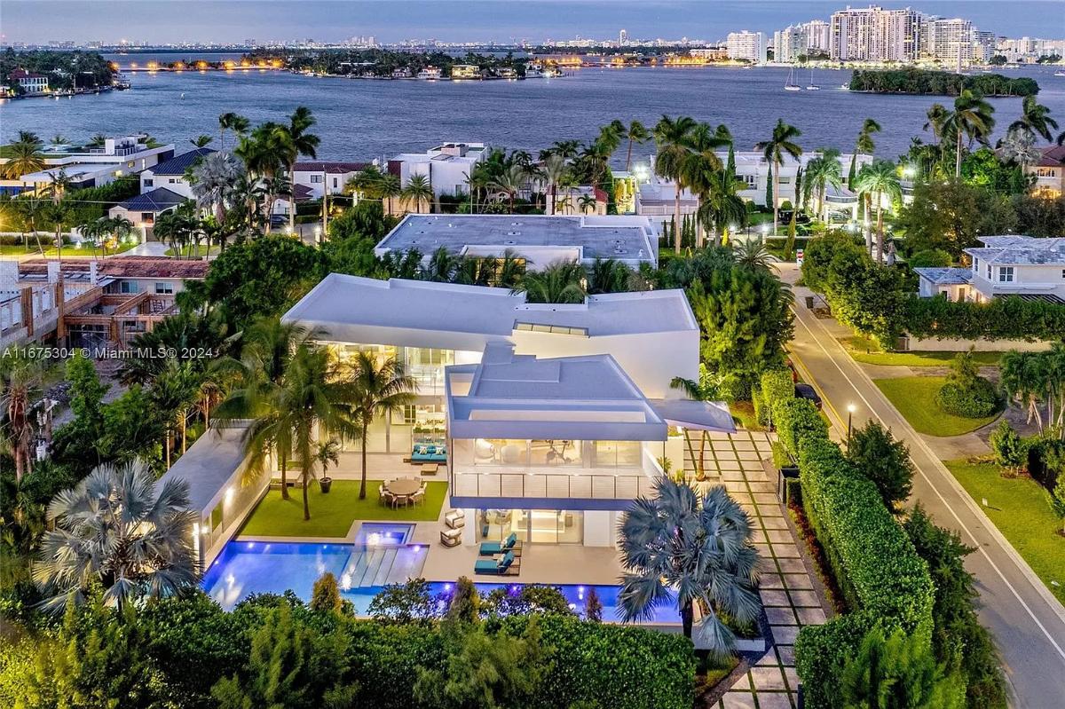 Aerial view of the mansion.
