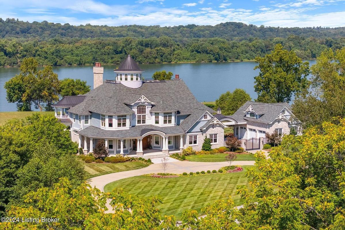 Front view of the mansion.