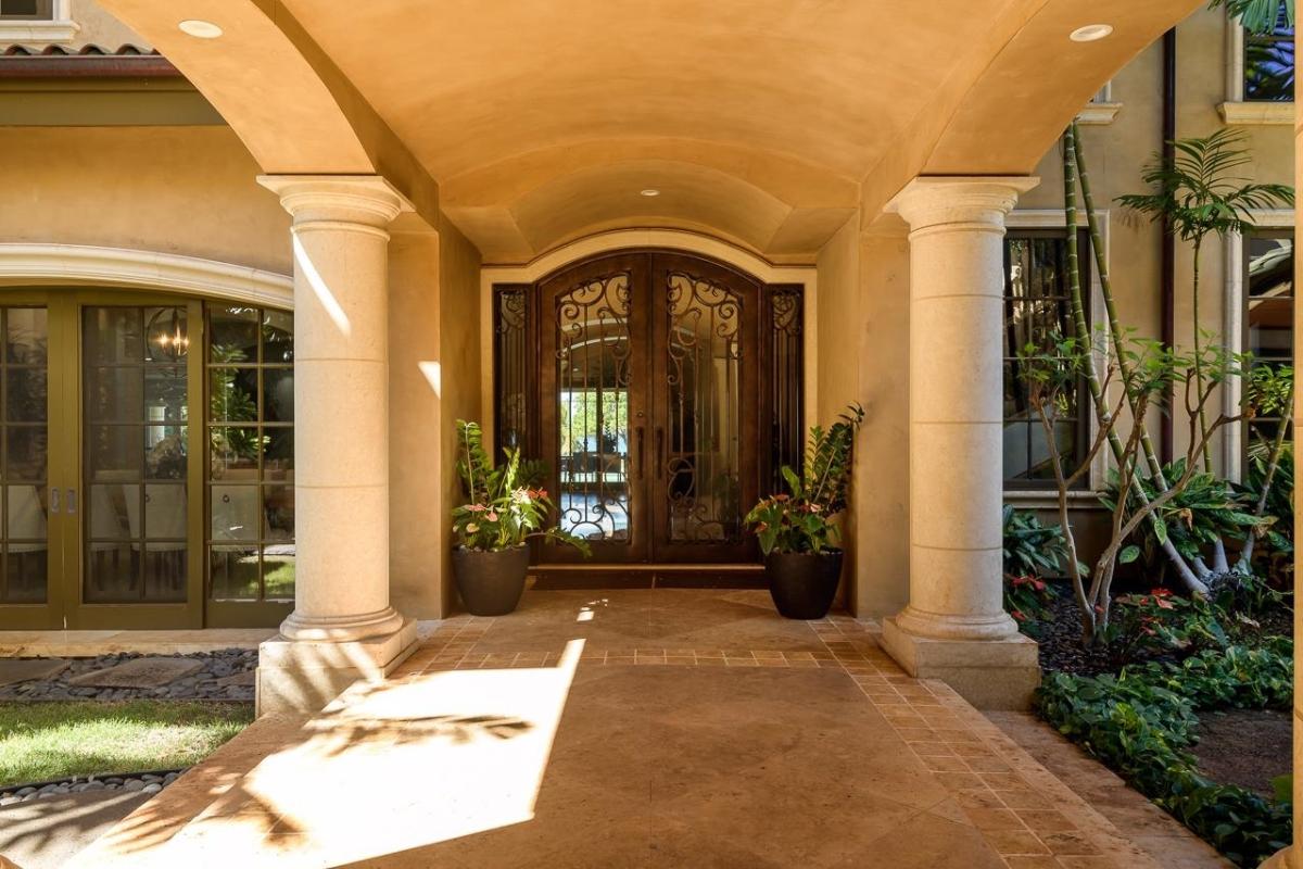 Front entry of the mansion.