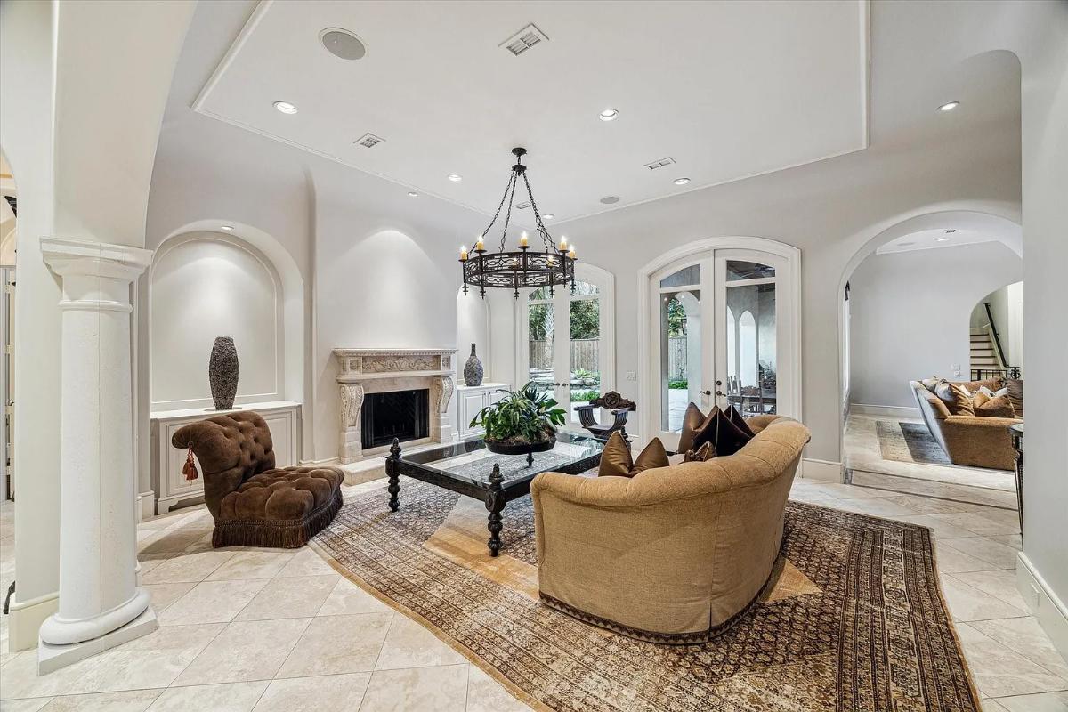 Living room with chandelier and a fireplace.