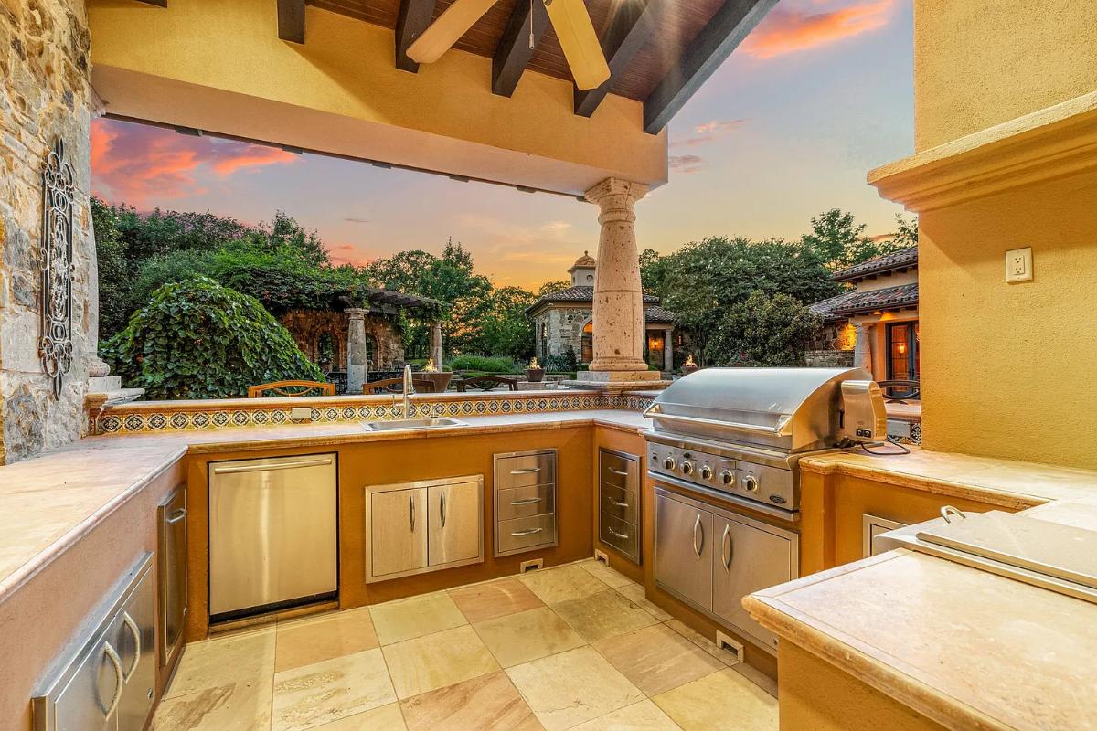 Outdoor kitchen