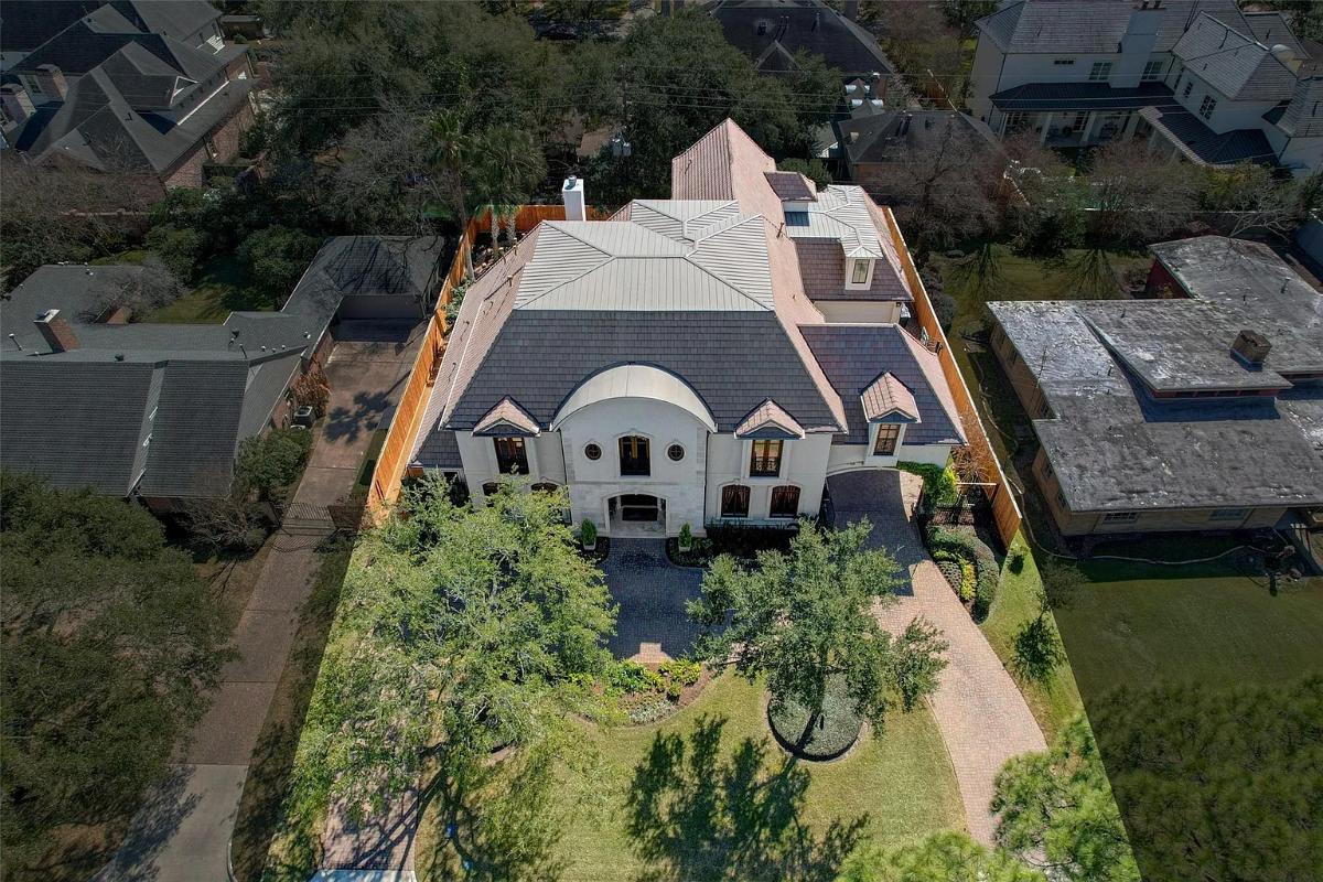 Aerial view of the mansion.