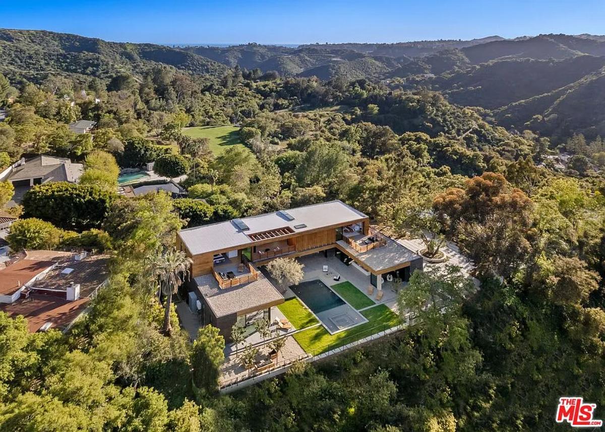 Aerial view of the mansion.