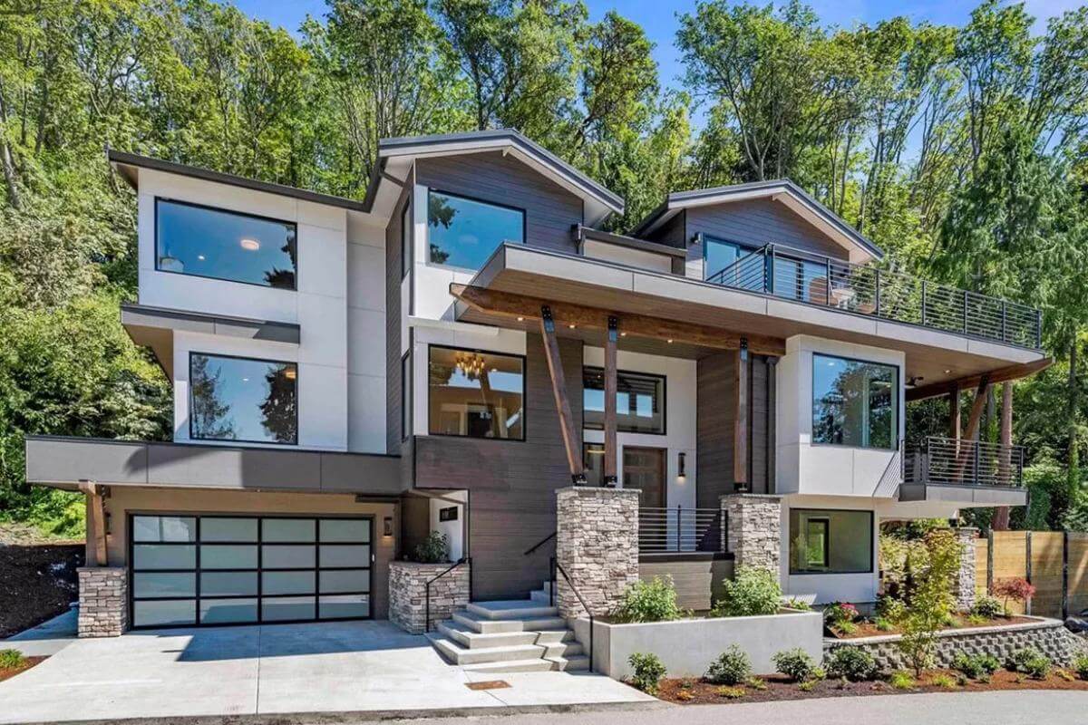 Contemporary Style 5-Bedroom Home with Loft and Walkout Basement (Floor Plan)